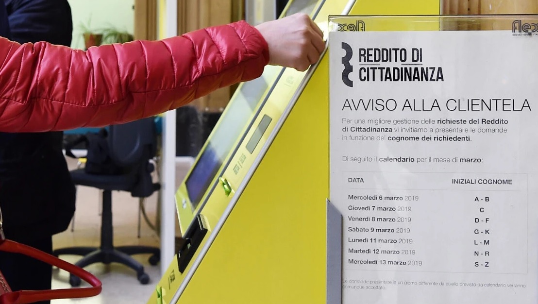 Fa la colf e intasca 7mila euro di reddito di cittadinanza: furbetta denunciata in Sardegna