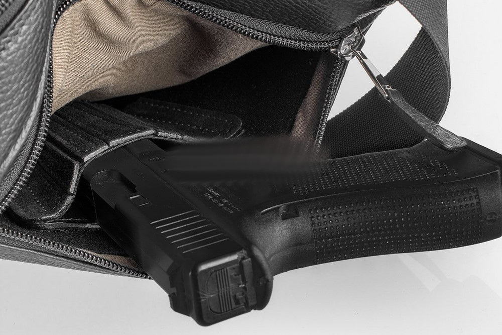 Olmedo, si ferisce da solo con la pistola al ristorante: 44enne in manette