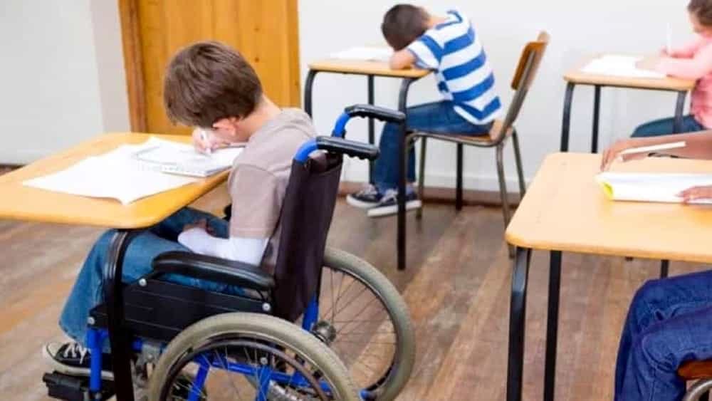 Cagliari, la grande beffa: niente soldi in più per gli educatori degli studenti disabili