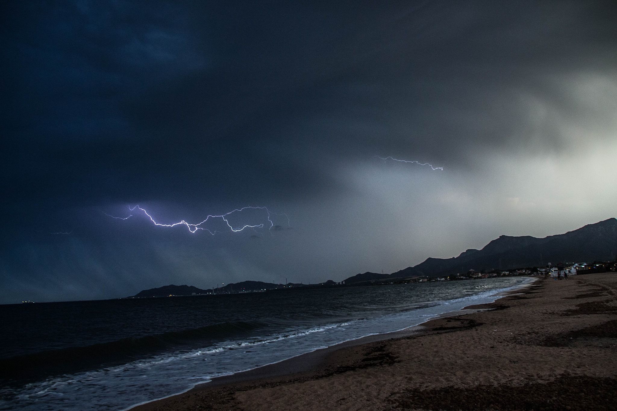 Allerta meteo arancione, Capoterra si blinda: chiuse tutte le scuole, i parchi e il cimitero