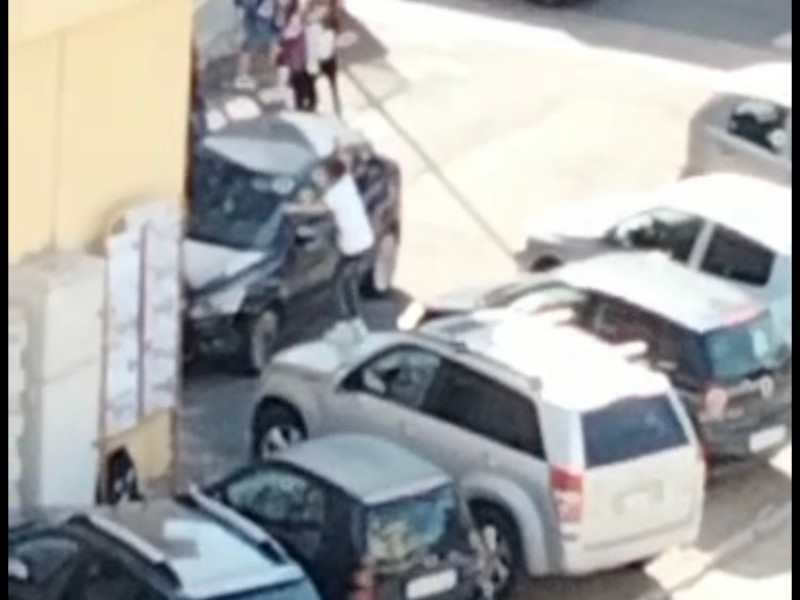 Quartu, teppisti scatenati dopo la scuola: “Si mettono a saltare sui cofani delle auto”