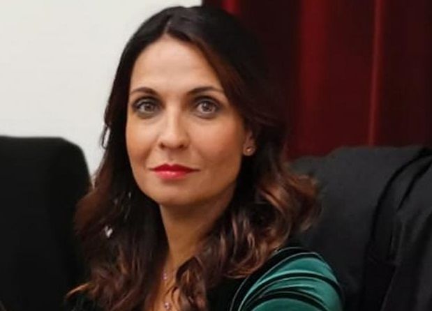 Monserrato, l’ex vicesindaca attacca Locci: “Mi ha cacciato con un vocale su Whatsapp”