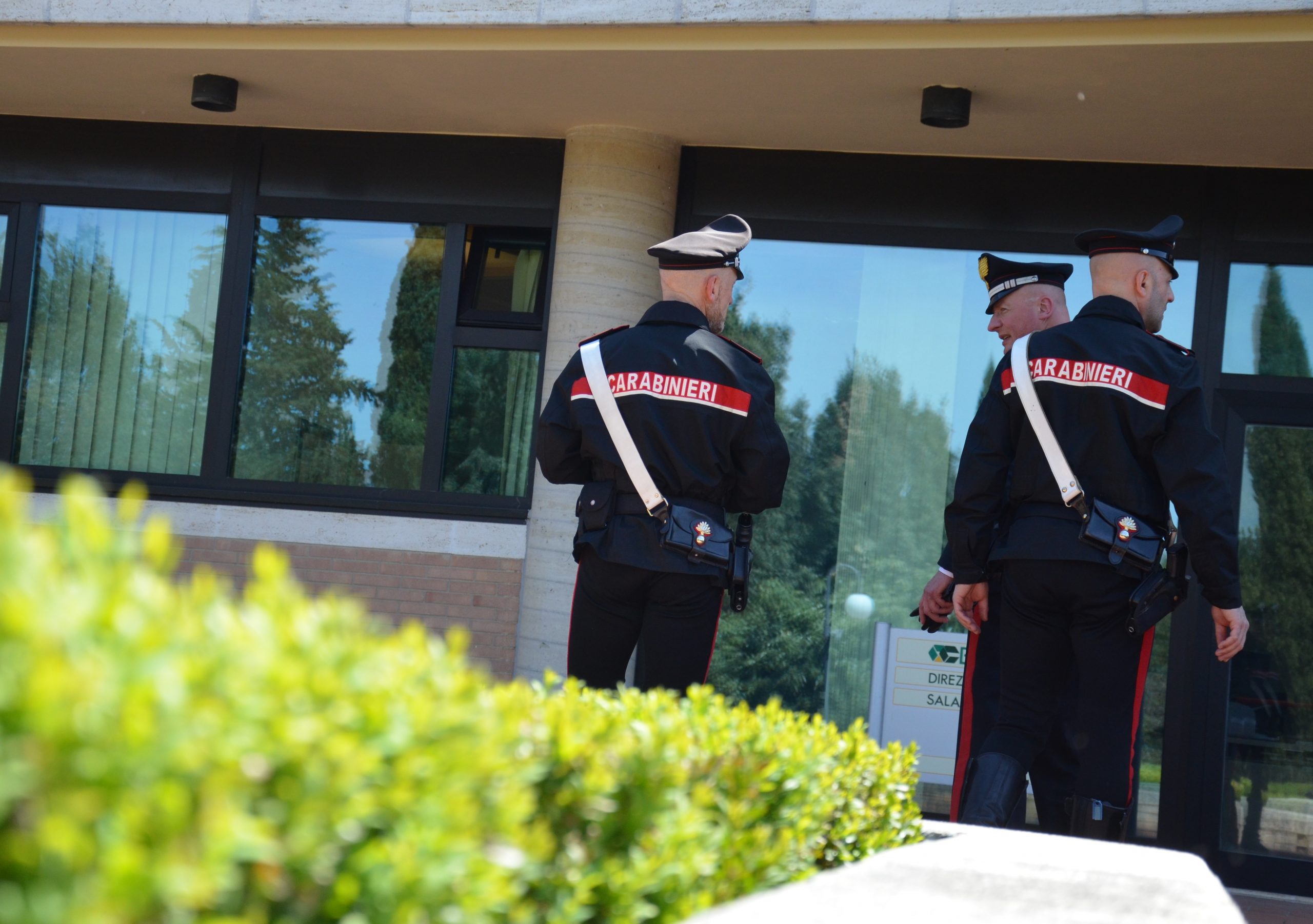 Paga 750 euro per una betoniera e due scale viste su Facebook, 45enne di Arbus truffato