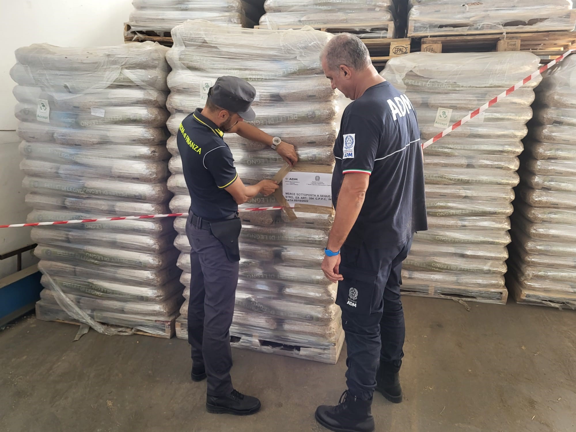 Cagliari, sequestrati 72 mila kg di pellet provenienti dall’Egitto: erano stati etichettati falsamente come A1