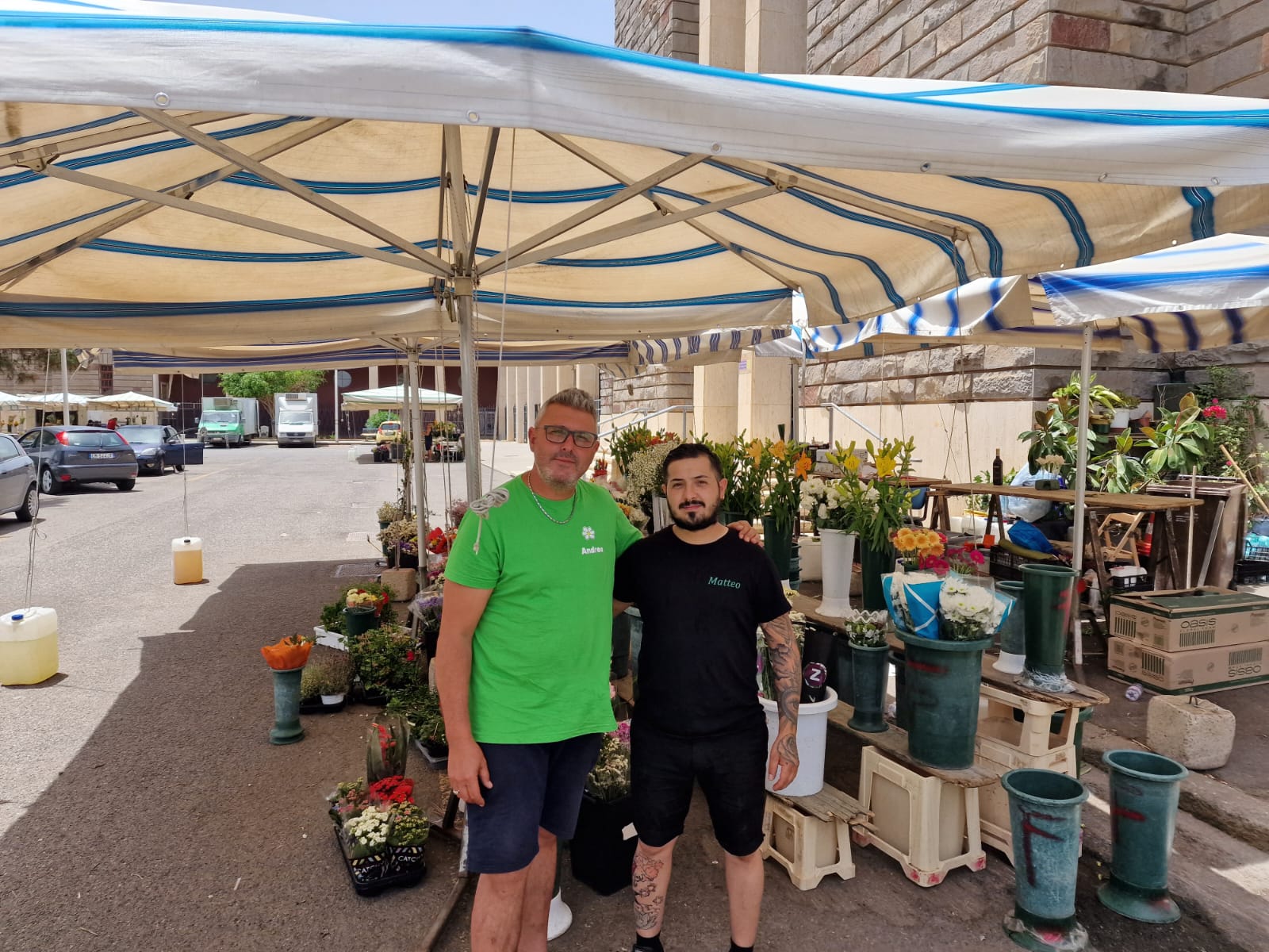 Fiori più cari al cimitero di Cagliari: “Solo rose e gerbere, due euro in più non sono un dramma”