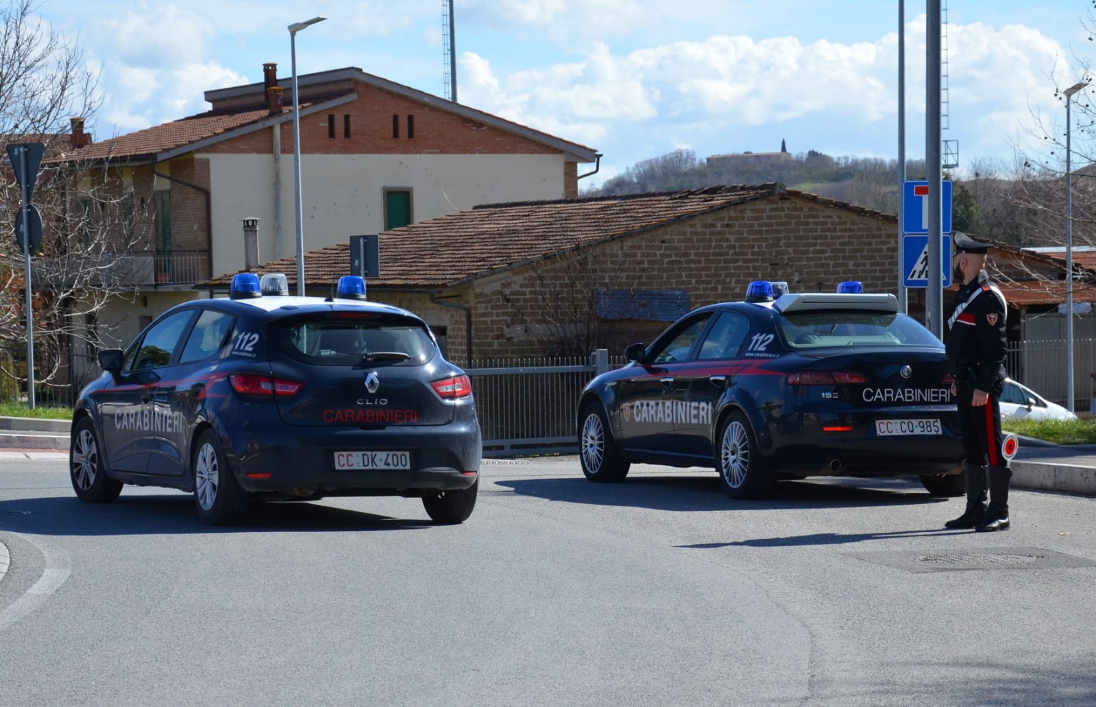 Perde il controllo dell’auto e sfonda un portone a Villaputzu, poi rifiuta di sottoporsi all’etilometro: denunciato