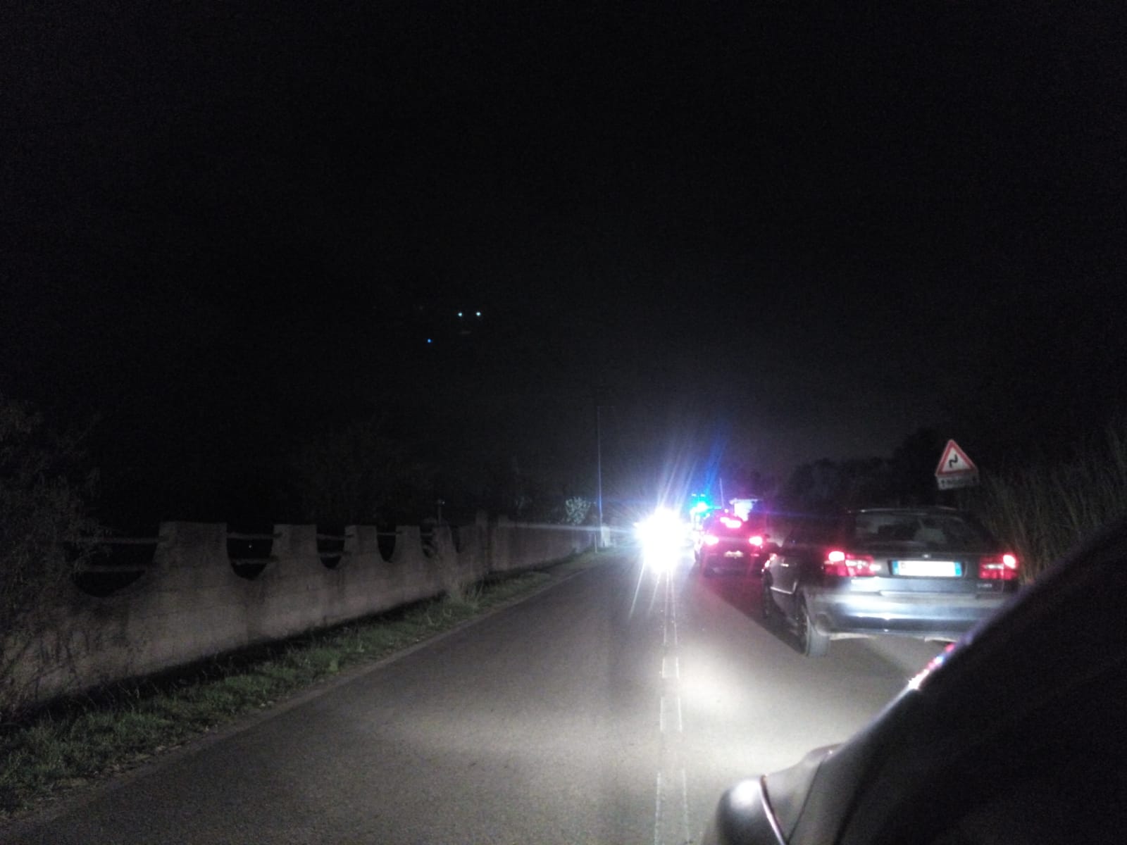 Quartu, si schianta con l’auto contro il muro di un giardino: giovane in codice rosso al Brotzu