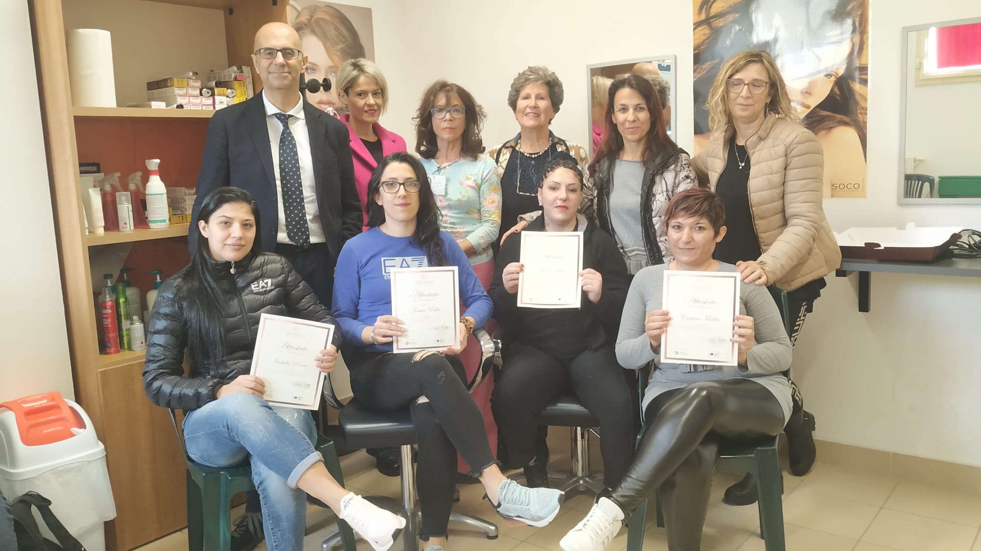 Ecco il carcere che riporta alla vita: a Uta 7 detenute si diplomano parrucchiere