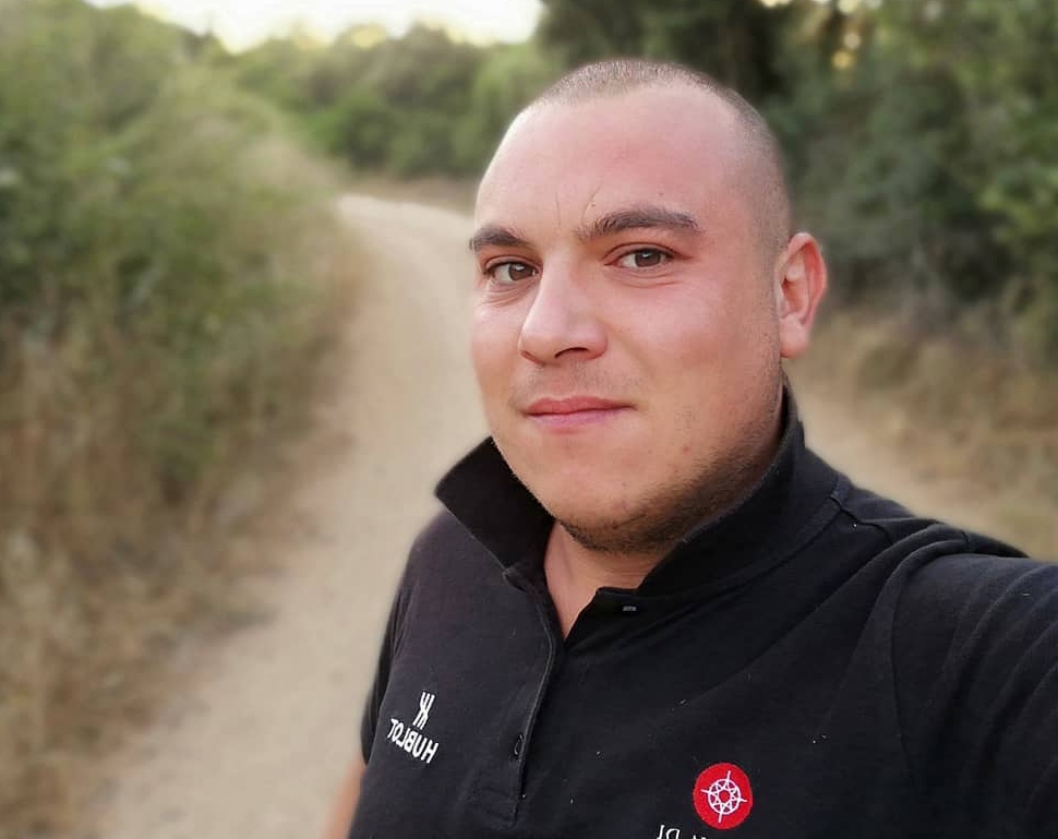 Paolo Zarra, morto a 31 anni nello schianto tra Bono e Anela: “Proteggi tua figlia da lassù”