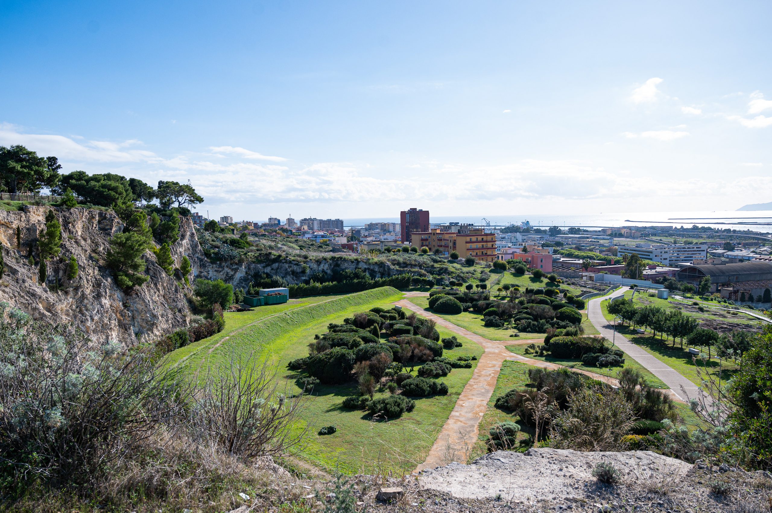 Cagliari, a spasso tra le tombe puniche: al parco di Tuvixeddu due nuovi percorsi panoramici