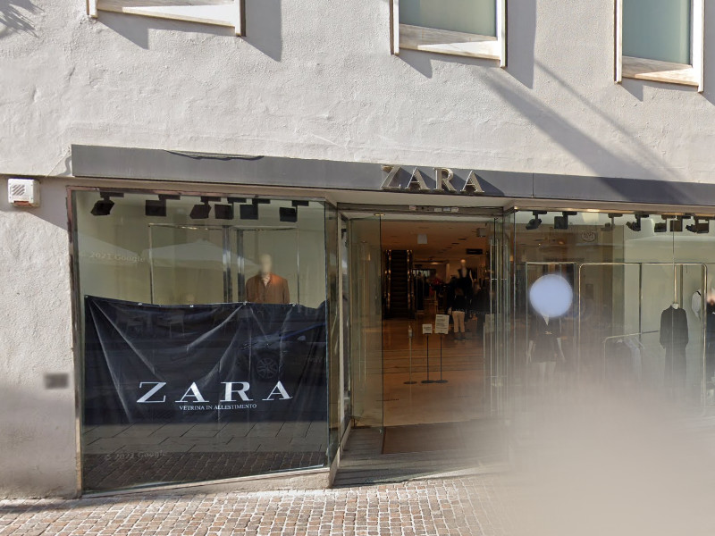 Ruba un giubbotto a Cagliari, tra una settimana nuovo round in tribunale: “Chiederemo il rito abbreviato”