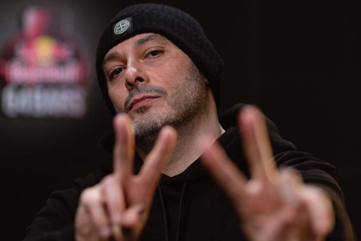 Fabri Fibra torna a Cagliari dopo 10 anni, il 7 dicembre concerto alla Fiera