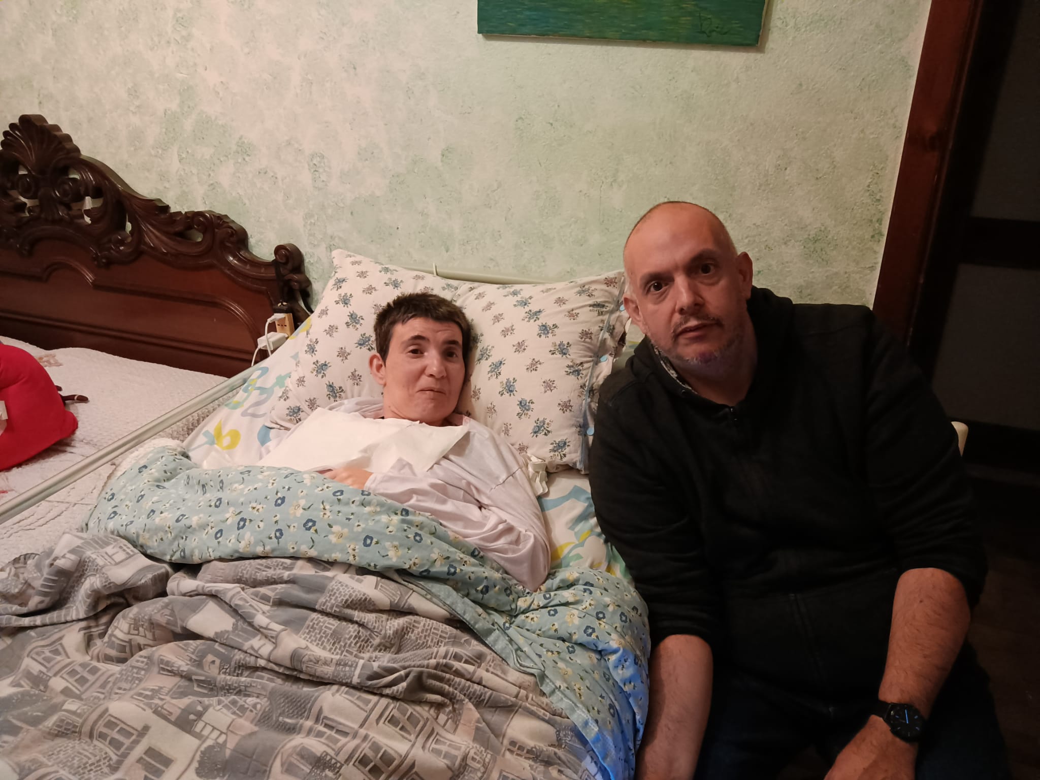 Iglesias, niente Peg sostitutiva all’ospedale: “Mia moglie con la sclerosi salvata da un altro malato”