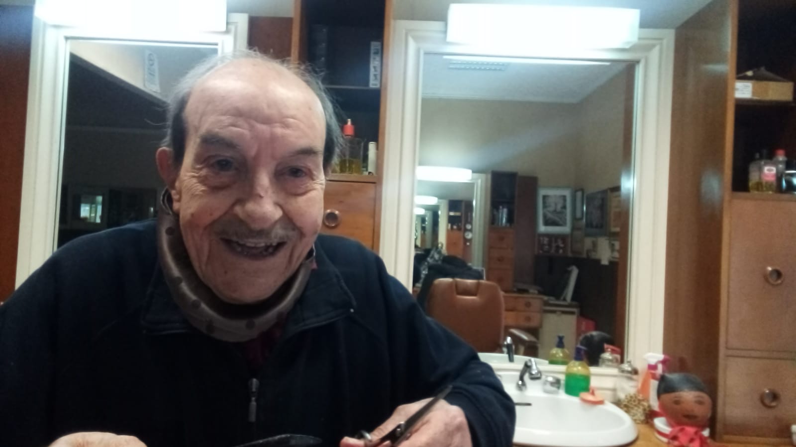 Cagliari, addio a uno dei barbieri più longevi d’Italia: è morto Antonio Cardia