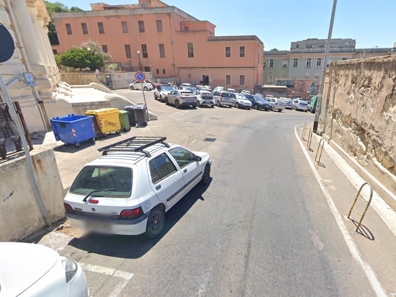 Strada chiusa in via Porcell, rivoluzione traffico a Cagliari: i “curvoni” di via Anfiteatro saranno percorsi in salita