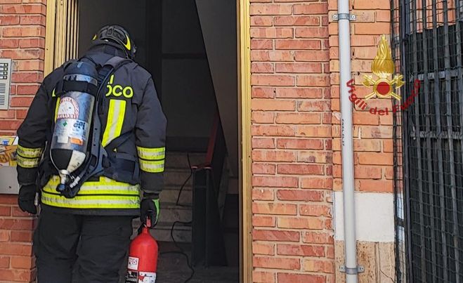 Incendio in una cucina nel quartiere del Cep, salvata una donna: momenti di paura in via Talete