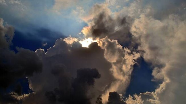 meteo-sole-nuvole-158459.660x368-653x367 Meteo Casteddu, nuvole e freddo su tutta l’Isola: massime non oltre i 12 gradi