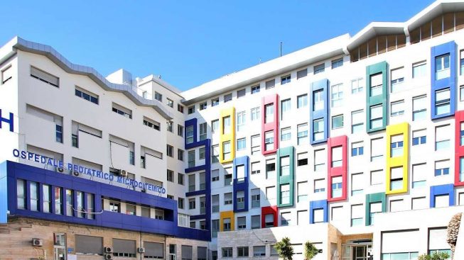 Cagliari, odissea continua al Microcitemico: “Un bimbo di 7 anni costretto ad andare a Roma per un trapianto”