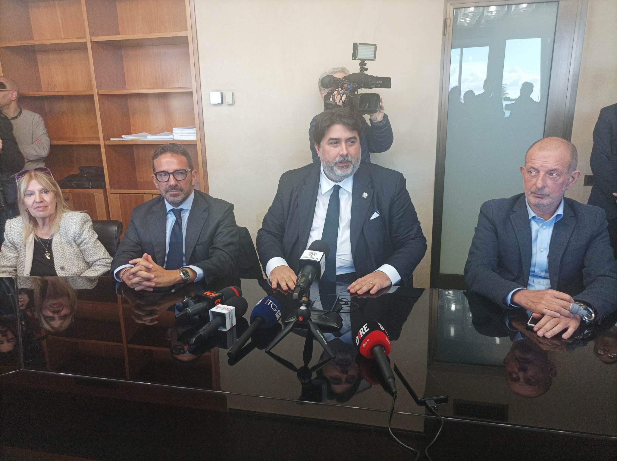 Solinas presenta la nuova Giunta: “Subito 210 milioni contro la crisi e la riforma sanitaria”