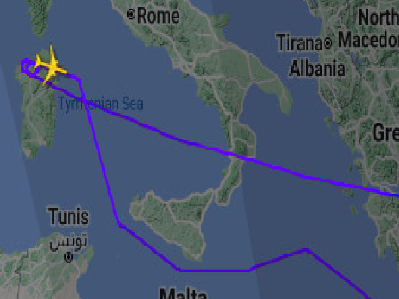 Allarme terrorismo, aereo Atene-New York bloccato sui cieli della Sardegna e scortato dai caccia militari