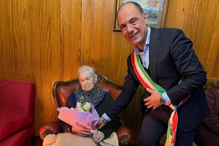 Selargius festeggia la sua nuova centenaria, tanti auguri alla super nonnina Anna
