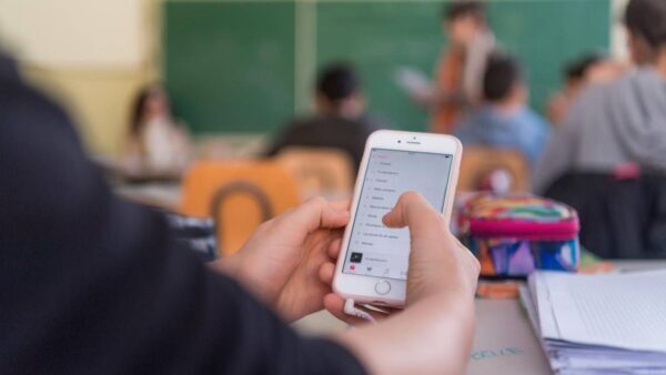 Video e immagini girate in una classe in Sardegna e postate su Tik Tok: privacy violata