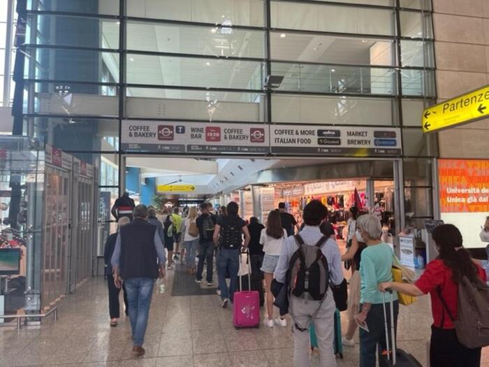 Sardegna come a metà Novecento, isolata da aerei e navi: 705 euro per Roma, ora basta con le parole