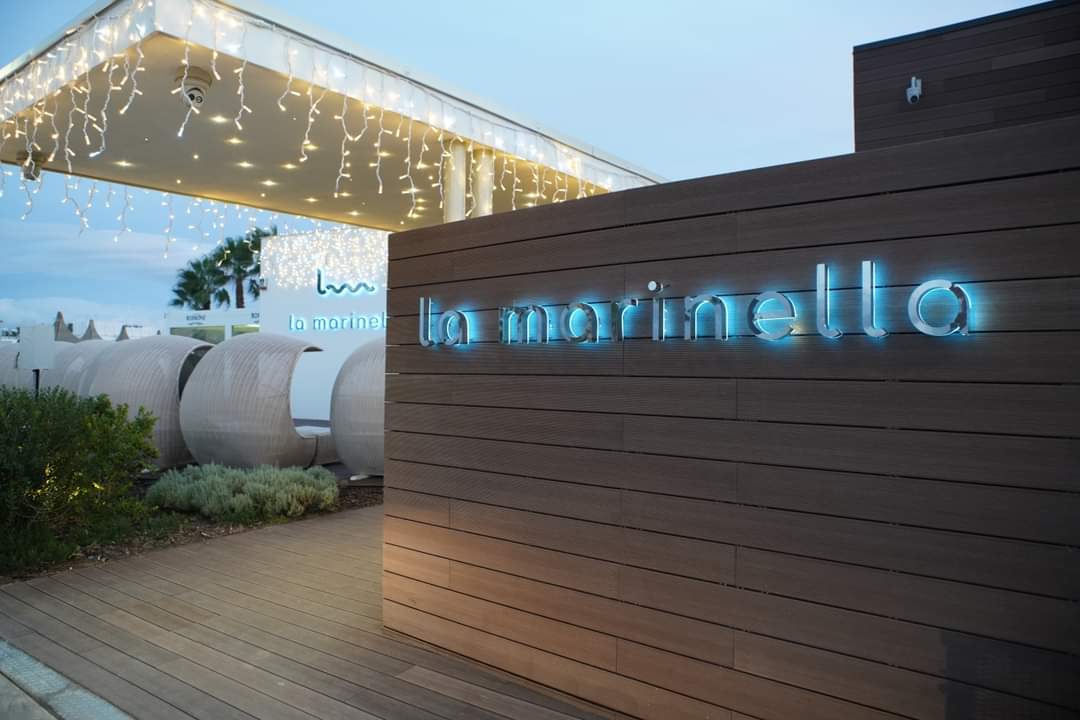 Giovane picchiato a sangue al Poetto di Quartu, la polizia sbarra per 20 giorni “La Marinella”