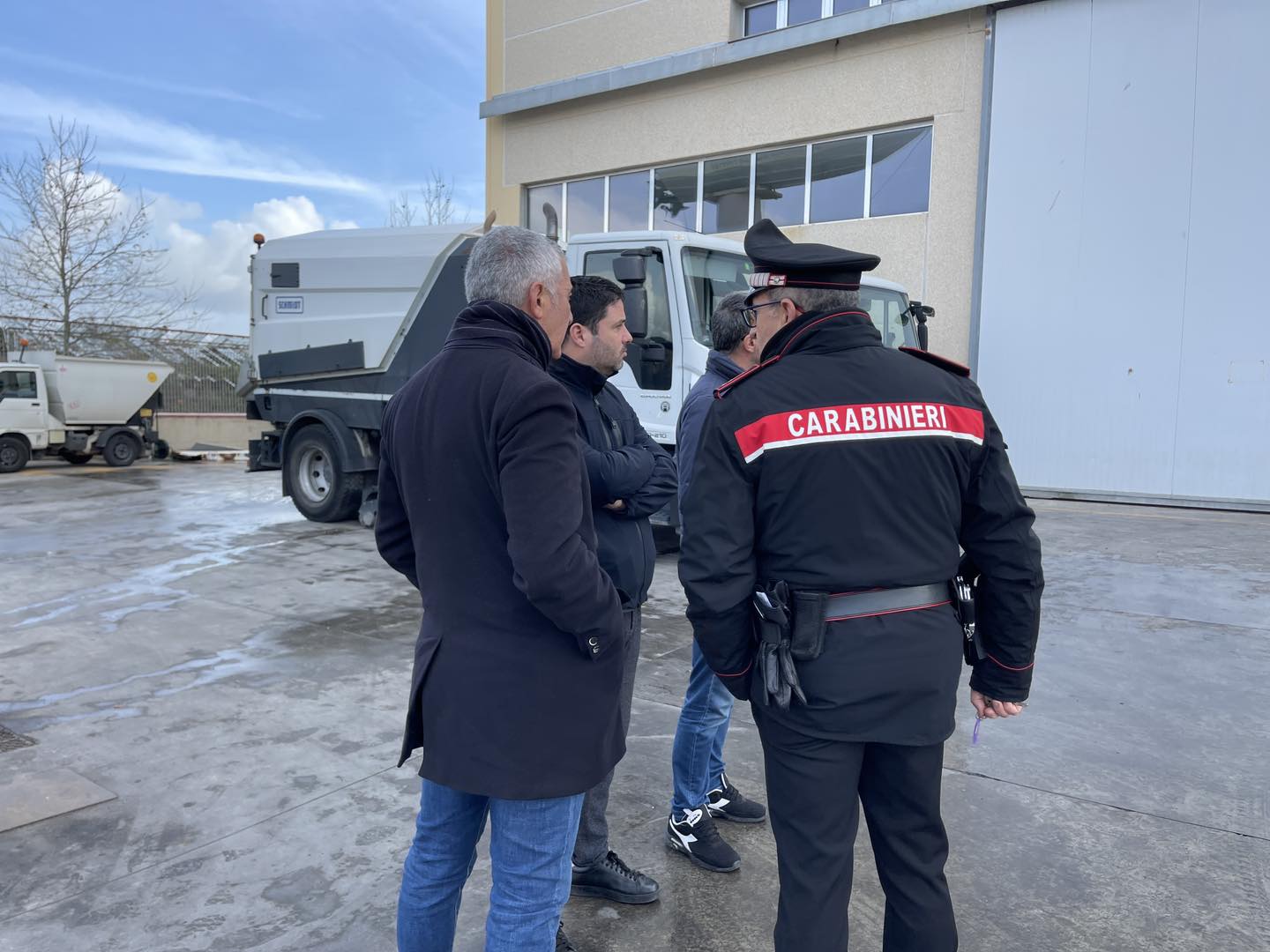 Alghero, fuori pericolo i due uomini gambizzati all’ecocentro: “Solidarietà a tutte le famiglie coinvolte”