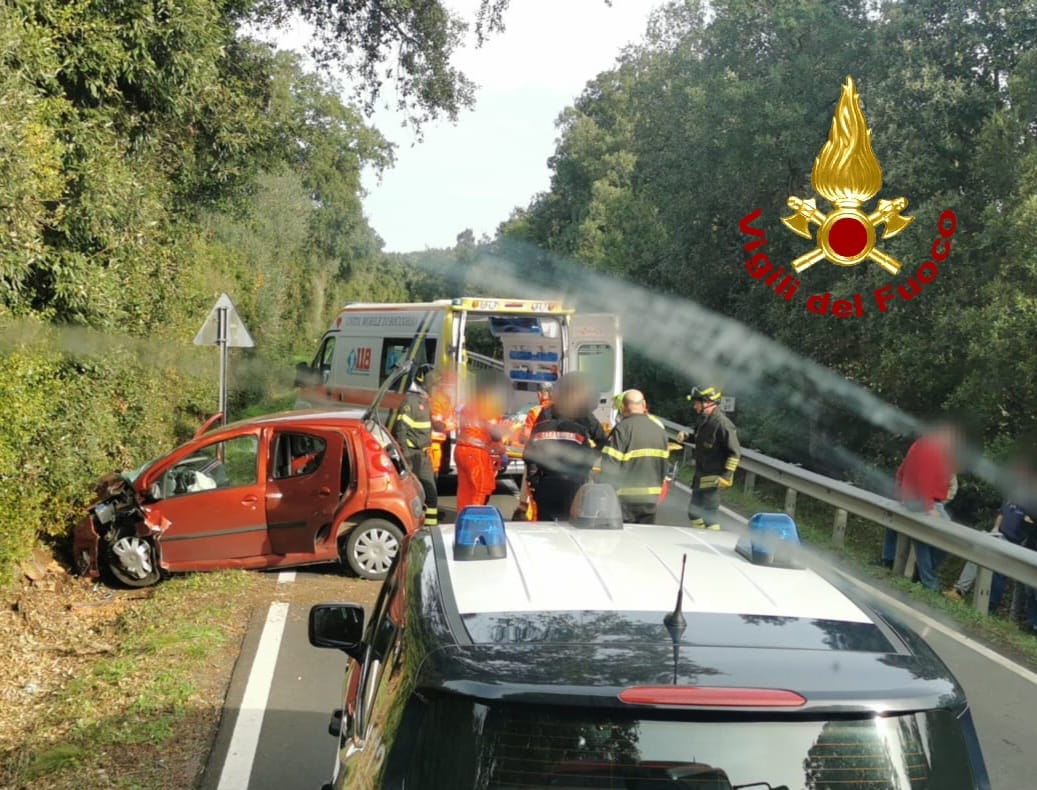 Sardegna, auto vola fuori strada: un uomo in gravi condizioni all’ospedale