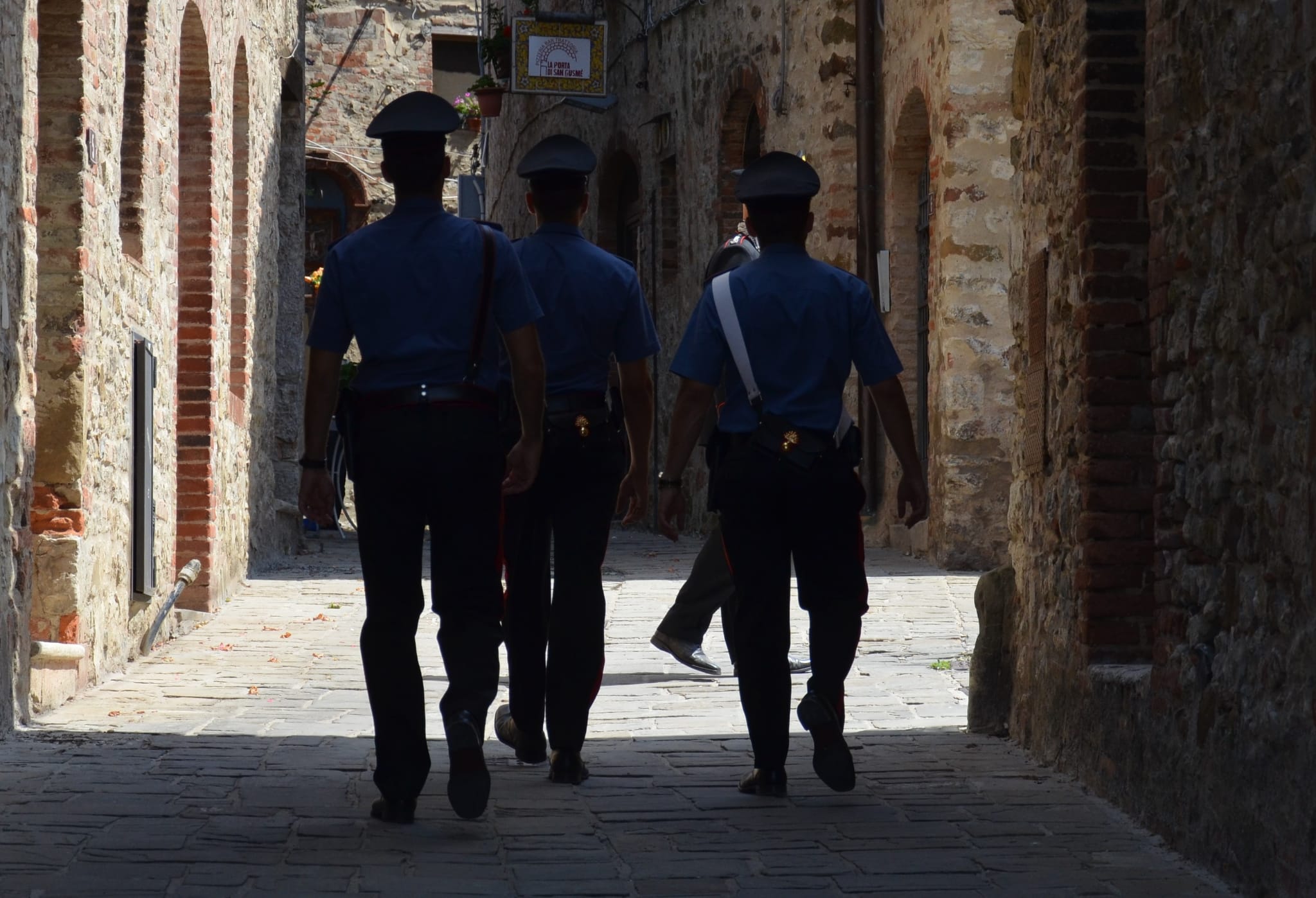 Dodicenne morsa da 3 cani incustoditi a Nuraminis, padrone denunciato per lesioni e omessa custodia