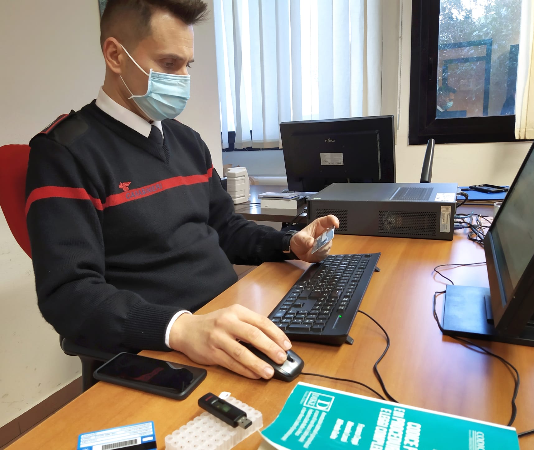 Paga 22 mila euro per una Mercedes online ma l’auto esiste solo in foto: 47enne beffato a Pirri