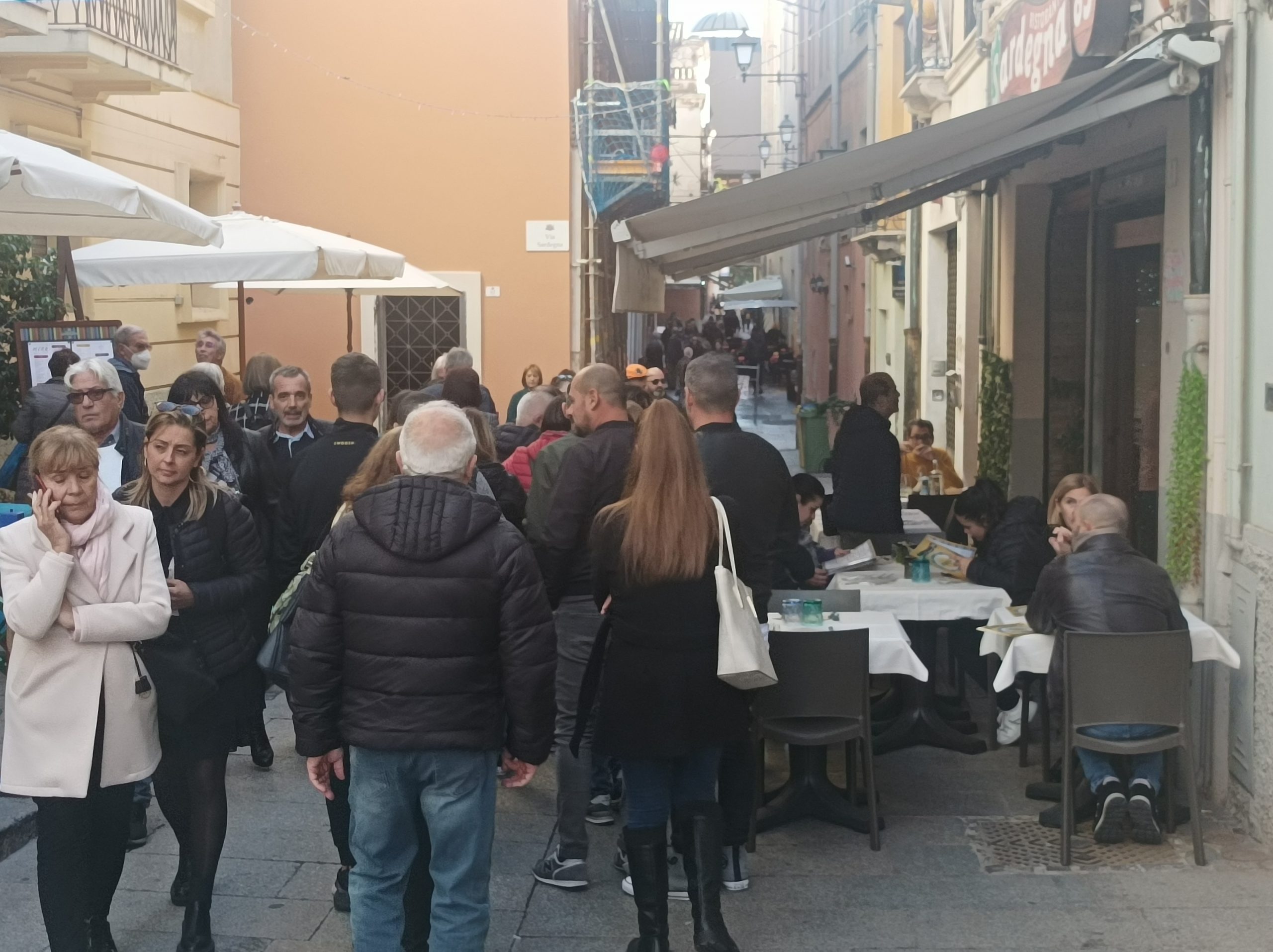 A Cagliari ristoranti pieni per l’Immacolata e primi menù per Capodanno: 100 euro a testa
