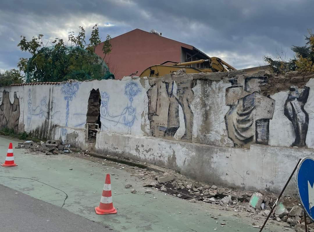 San Sperate, sdegno nel paese museo di Pinuccio Sciola: “Danneggiati due murales in pieno centro”