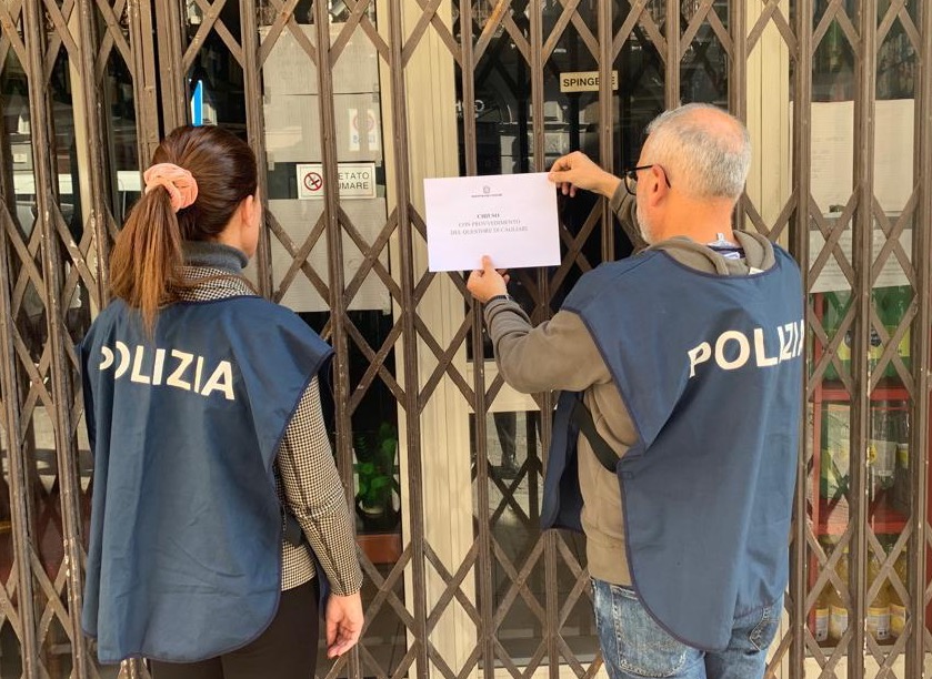 Cagliari, la Polizia sospende la licenza a un locale della Marina: alcol venduto a minorenni