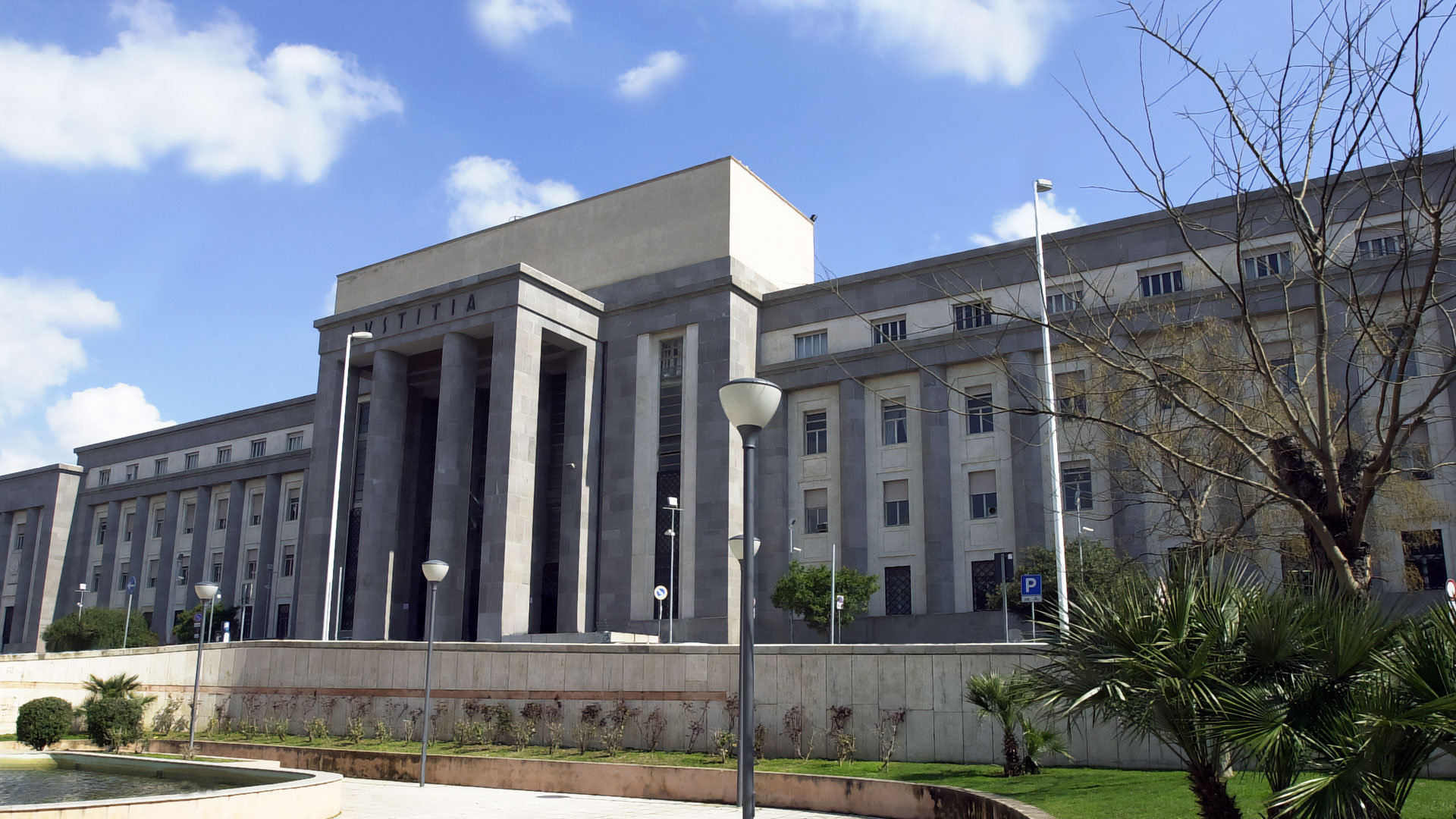 Cagliari, vende la casa del padre per curarlo: “Le mie sorelle hanno preso tutti i miei beni”