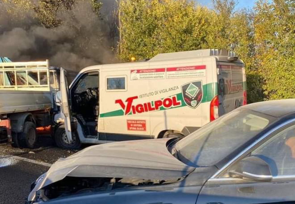 Assalto al portavalori sulla 131, banditi in fuga con 1,4 milioni: ricerche nel Nuorese