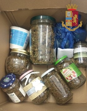Iglesias, nasconde quasi mezzo kg di marijuana in cucina: arrestato