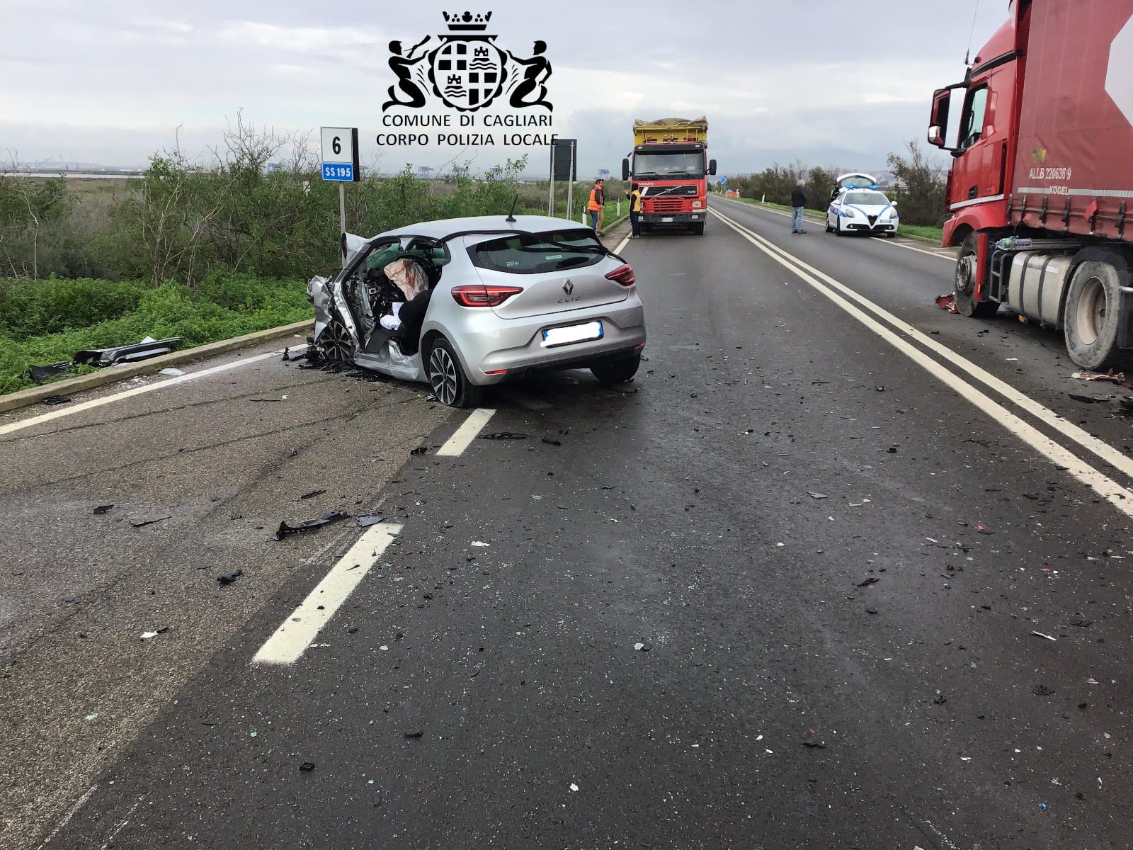 Terribile schianto auto-camion sulla Sulcitana, un 53enne di Capoterra gravissimo al Brotzu