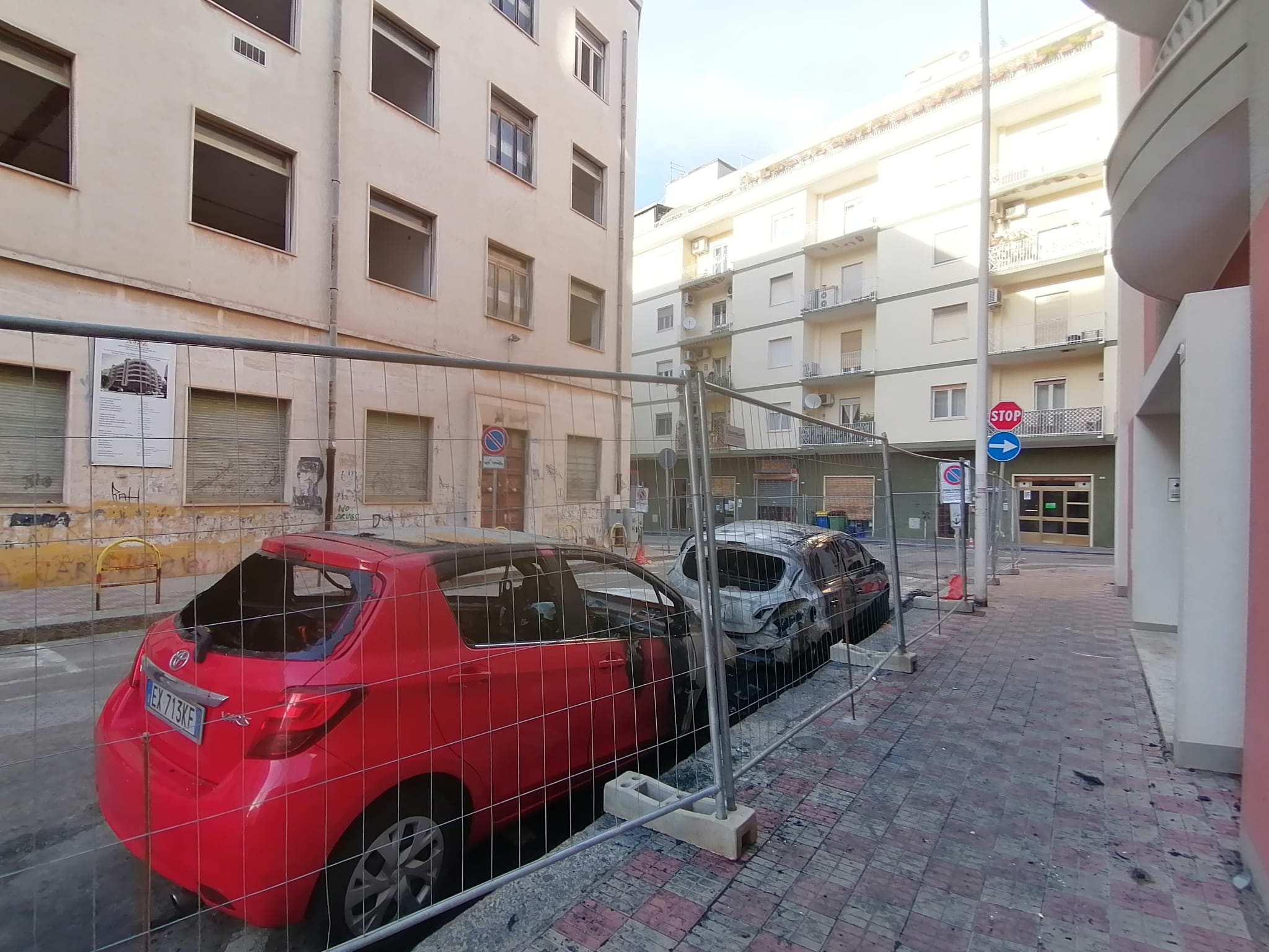 Cagliari, via alla demolizione dell’ex scuola di via Boito: transenne e divieti sino a primavera