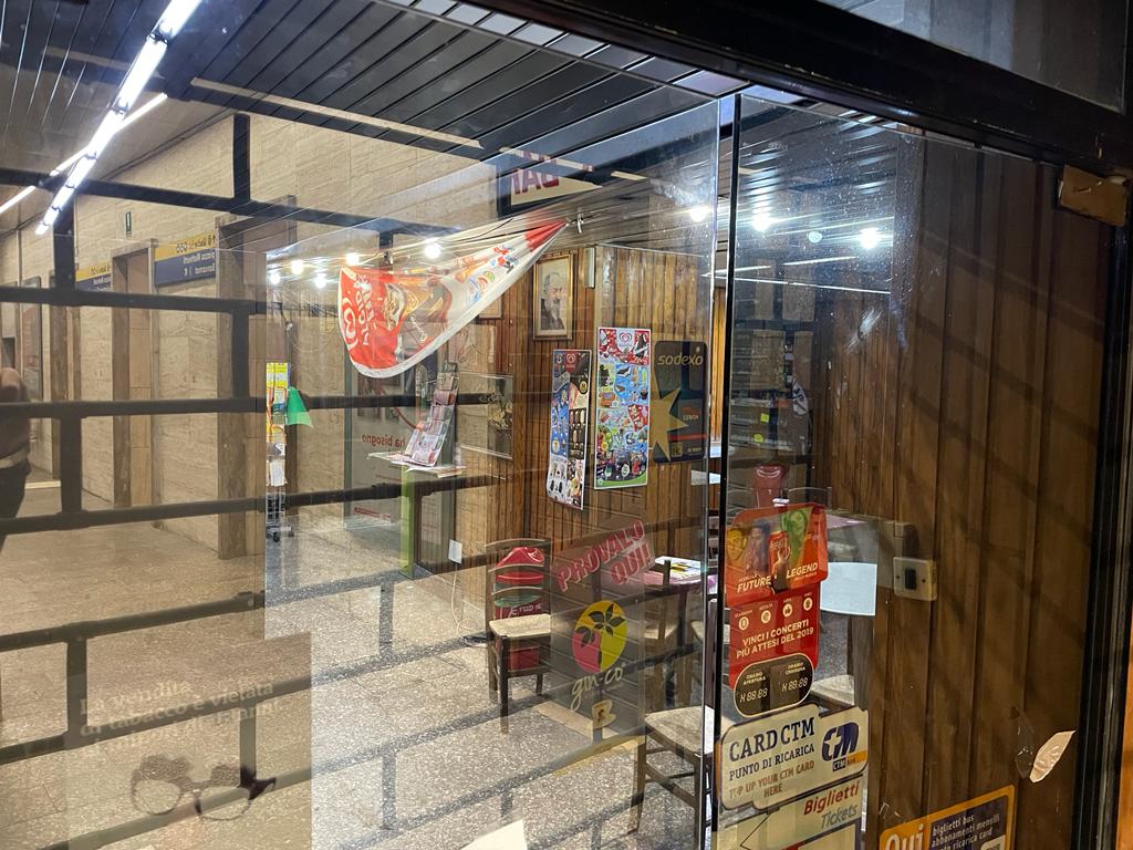 Cagliari, lo storico bar della stazione chiuso da 3 mesi: “Dieci lavoratori a terra”