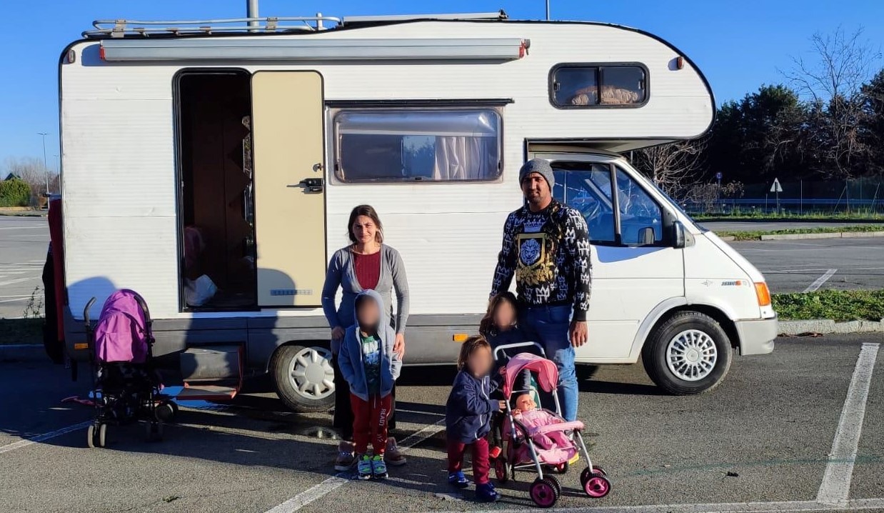 A Torino per curare una bimba, sos per una famiglia cagliaritana: “Sono senza lavoro e senza casa, aiutiamoli”