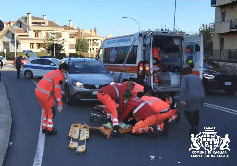 Incidente a Cagliari, donna travolta mentre attraversa via dei Conversi: è grave
