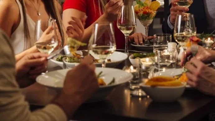 Cagliari, per il cenone di Capodanno anche 120 euro a testa in pieno centro