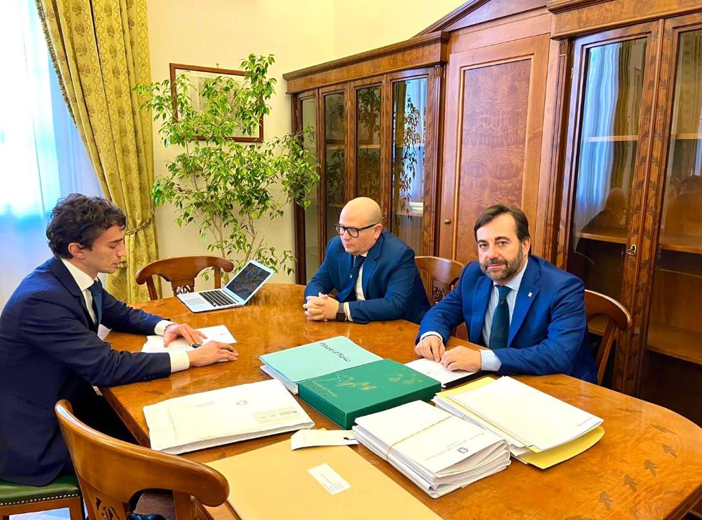 Rebus aerei ad Alghero, pressing della Regione sul governo: “Subito una soluzione”