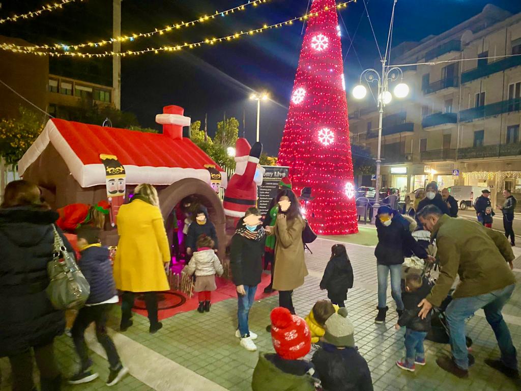 Trenino itinerante, villaggio natalizio e videomapping: ecco il Natale magico di Quartu