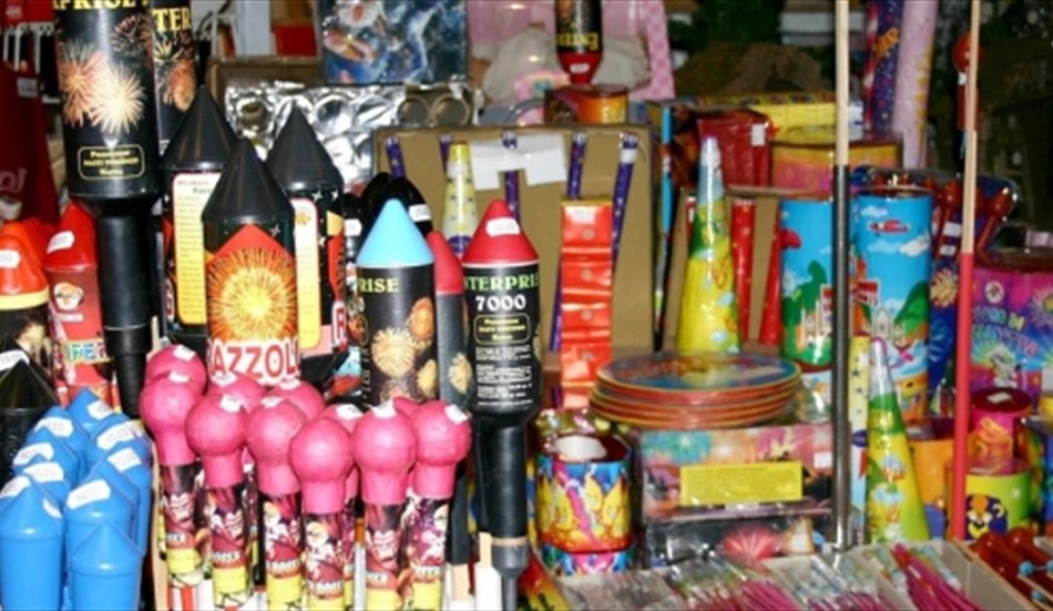 Sardegna, sequestrati oltre 225 kg di fuochi d’artificio illegali: una denuncia