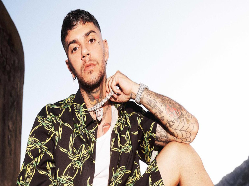 A Oristano il Capodanno 2023 con Emis Killa: il rapper star in piazza Eleonora