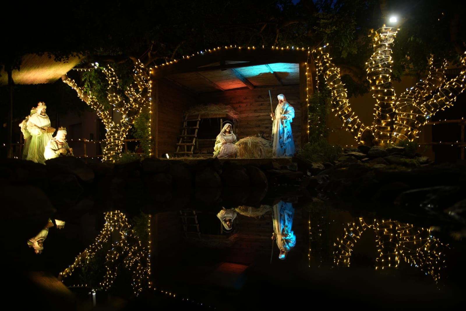 Natale ecologico a Villamassargia, centinaia di persone in piazza per il presepio sostenibile