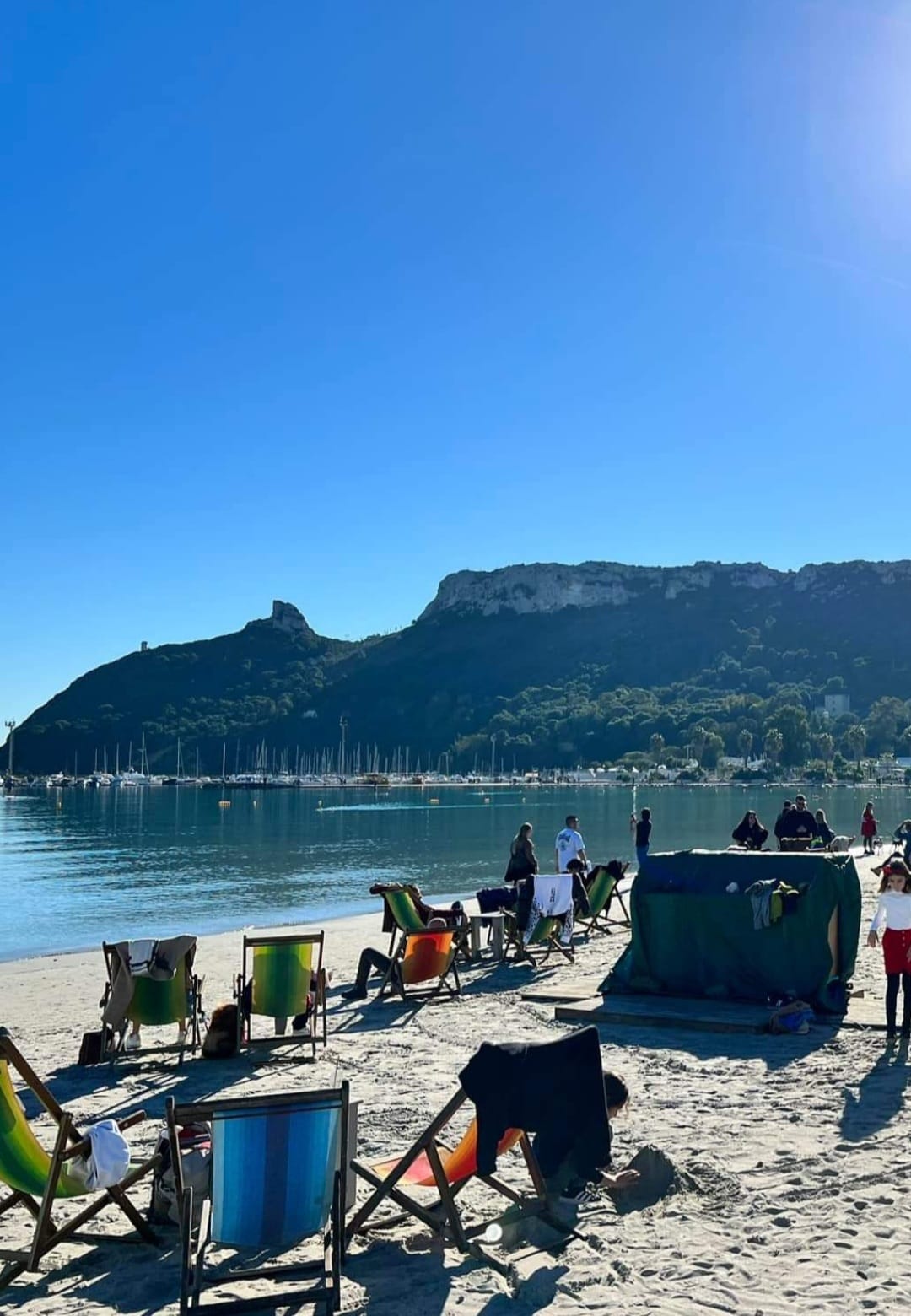 Abbronzatissimi a Natale, sotto i raggi del sole: Cagliari con 20 gradi bellissima, Sardegna come le Maldive